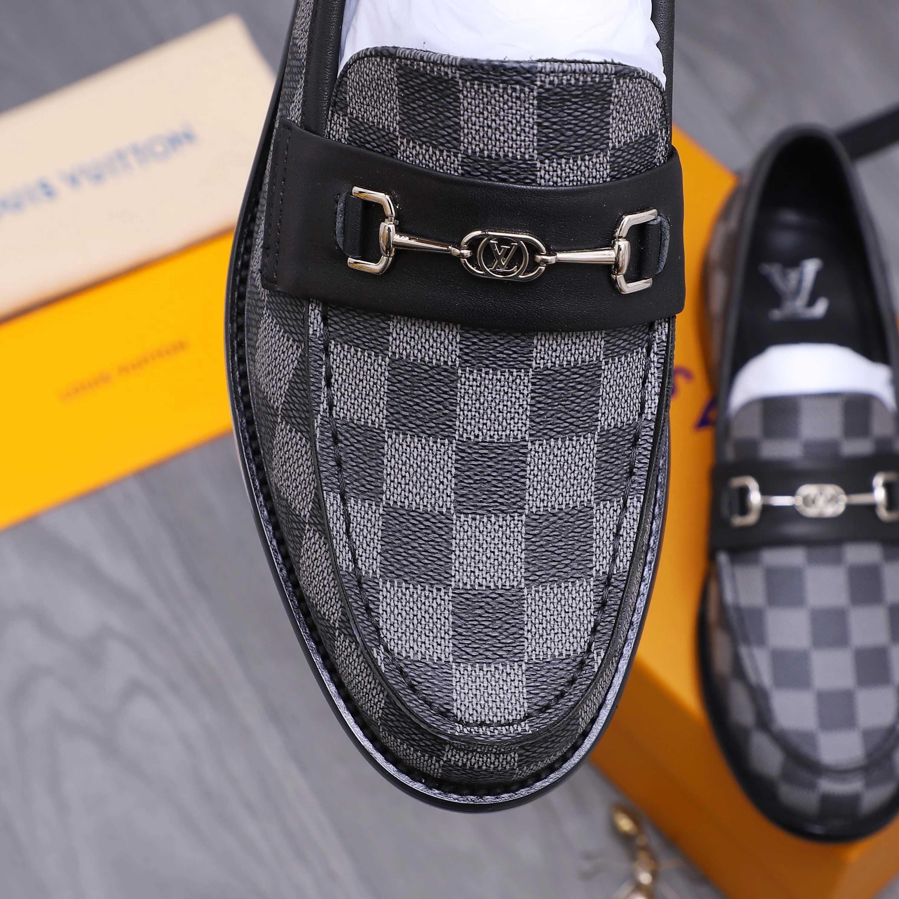 Men's shoes 💰660 Product trademark: LV [Louis Vuitton] business casual slip-on leather shoes, regular size. Size: 39-44 (38.45 custom-made, non-returnable) Product materials: Selected classic plaid upper, cowhide lining, original outsole